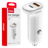 Hvid USB-billader med USB-A- og USB-C-port