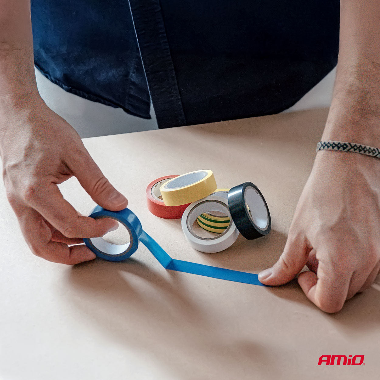 Farvet tape med 15 mm bredde