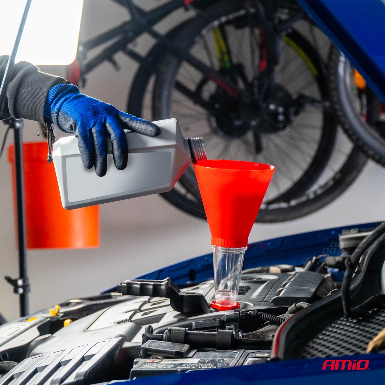 Motorolie-tragt med transparent underkammer
