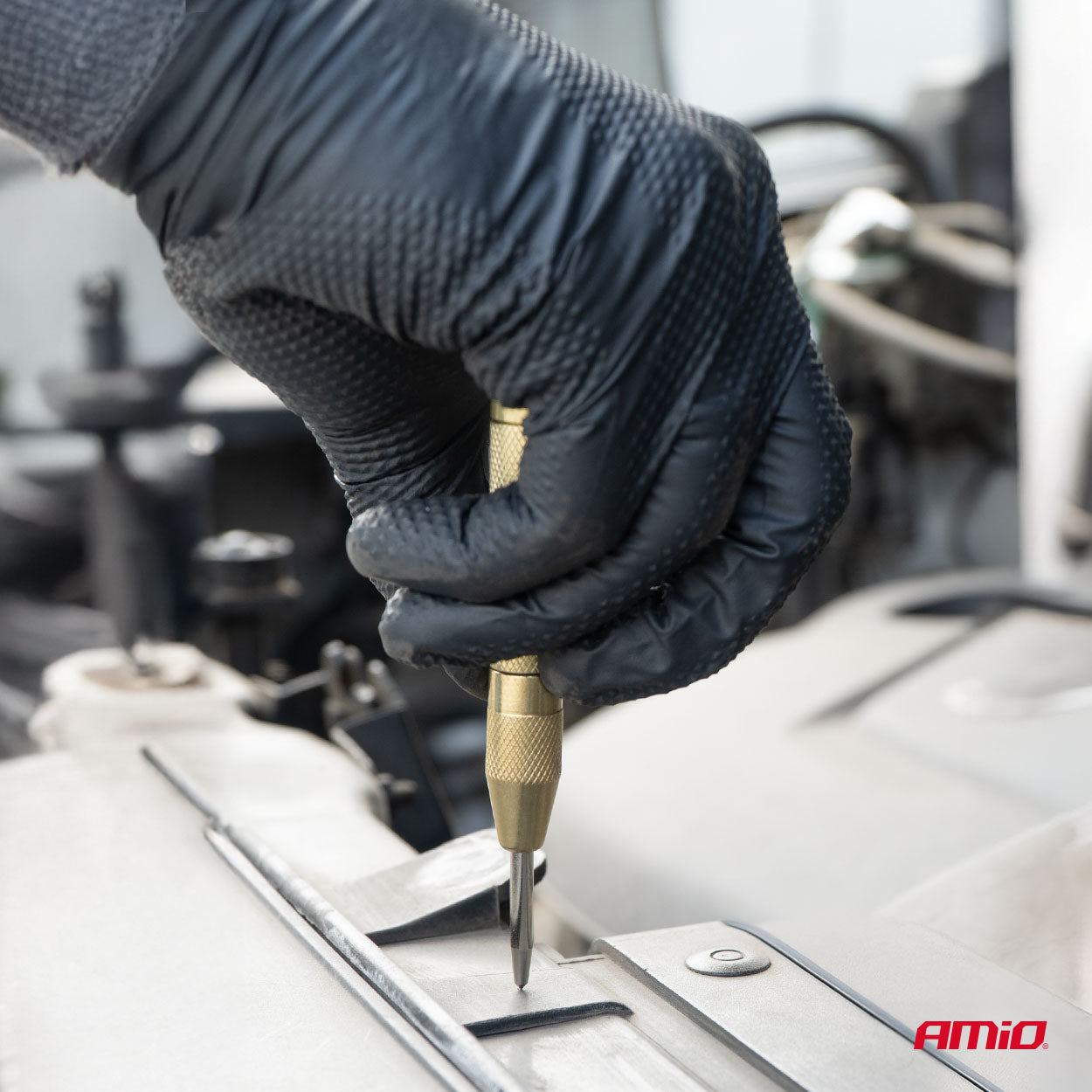 Punzón automático para marcar con precisión los puntos de perforación