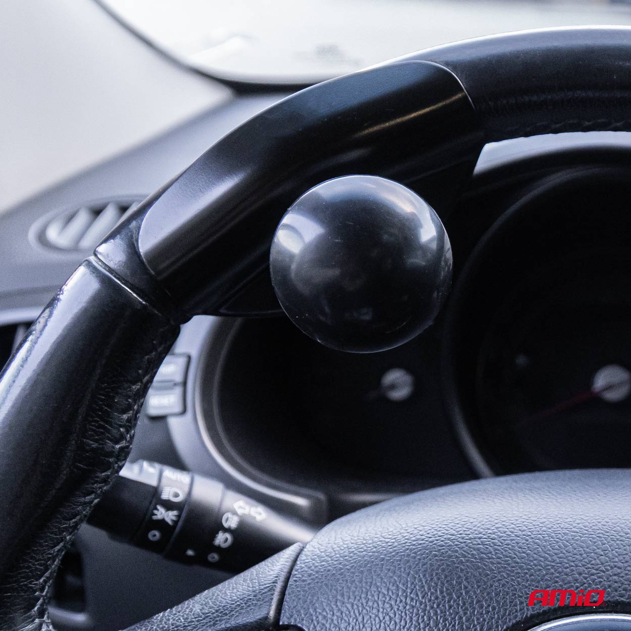 Pomo para volante con agarre ergonómico de bola en color negro