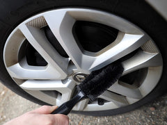 Herramientas de detailing de CARMOTION reunidas en un set