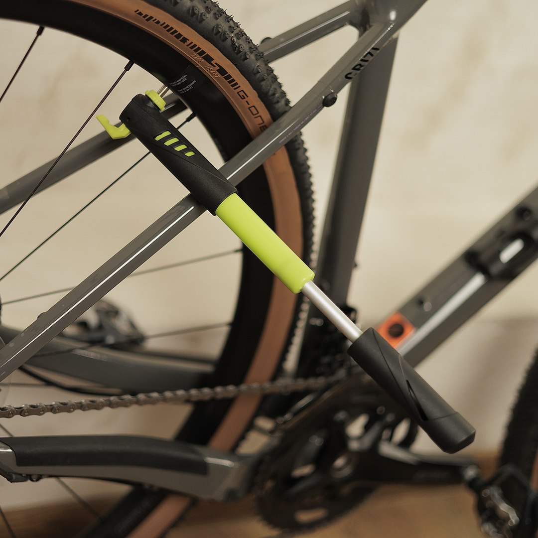 Mini bomba de mano con capacidad máxima de 8 bar