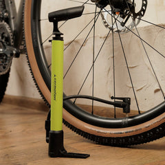 Minibomba con adaptadores y soporte para bicicleta