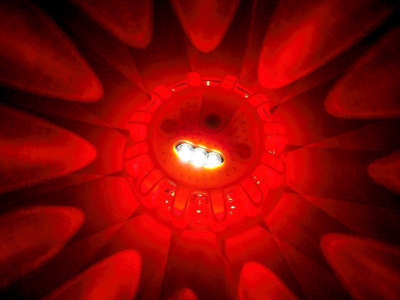 Luz de advertencia con 12 LED de señalización y linterna de 3 LED