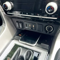 Mitsubishi Pajero Sport 2021-2023 Trådløs Mobiloplader med hurtigopladning
